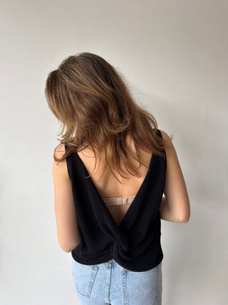 Knot back black top