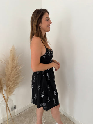 White embroidery flowers black dress