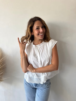 Pretty details white top