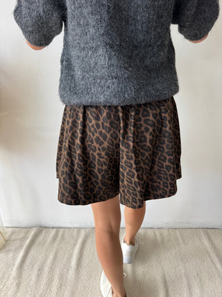 Leopard autumn short