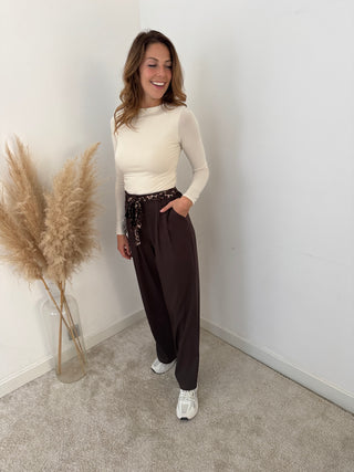 Leopard belt brown pants