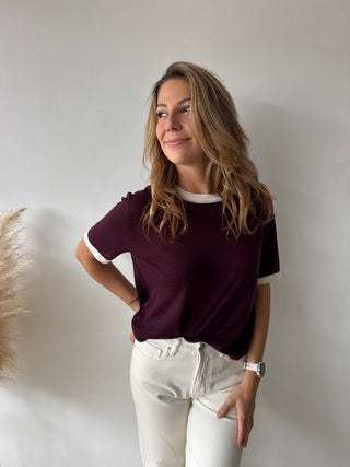 White detail burgundy shortsleeve