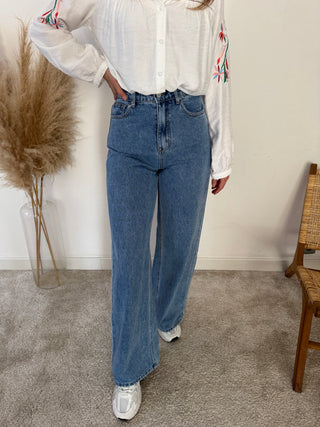 Perfect straight jeans