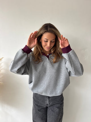 Burgundy details grey sweater