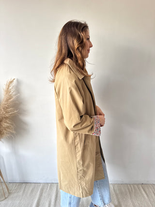 Flower details beige trench coat