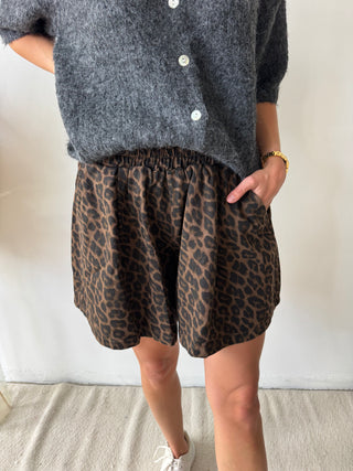 Leopard autumn short
