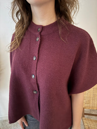 Burgundy high buttons cape knit