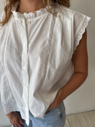 Pretty details white top