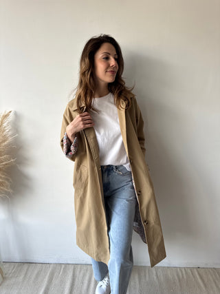 Flower details beige trench coat