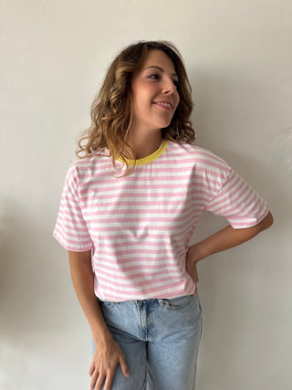 Yellow detail pink t-shirt
