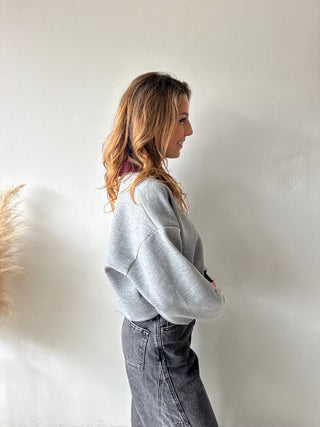 Burgundy details grey sweater
