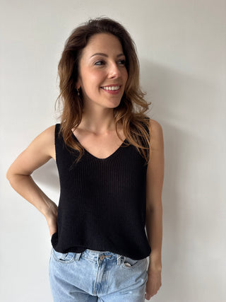 Knot back black top