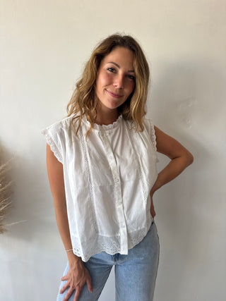 Pretty details white top