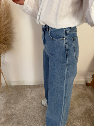 Perfect straight jeans