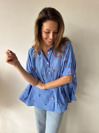 Oversized flowered blue blouse