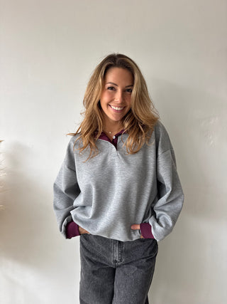 Burgundy details grey sweater