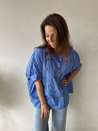 Oversized flowered blue blouse