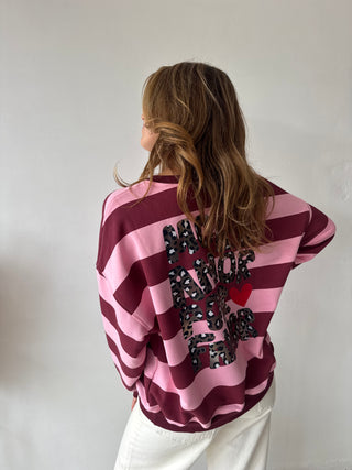 More amor fuchsia sweater