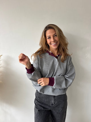 Burgundy details grey sweater