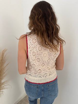 Red details beige crochet top