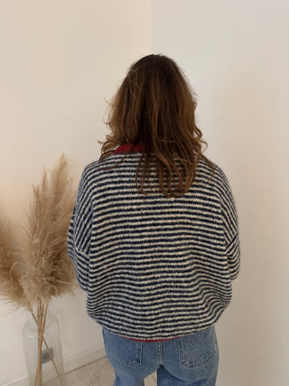 Red details blue striped knit