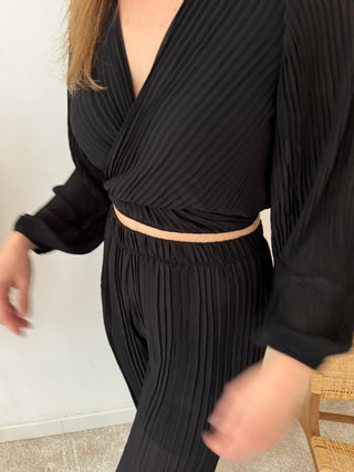 Black plissé set