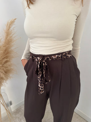 Leopard belt brown pants