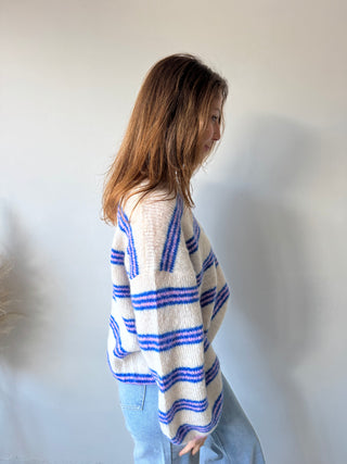 Pink detail blue striped knit