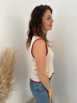 Red details beige crochet top