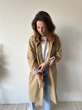 Flower details beige trench coat