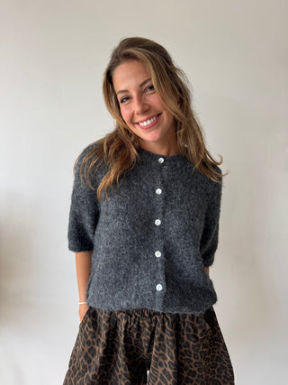 Grey short sleeves button knit