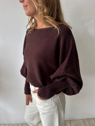 Soft boatneck brown knit