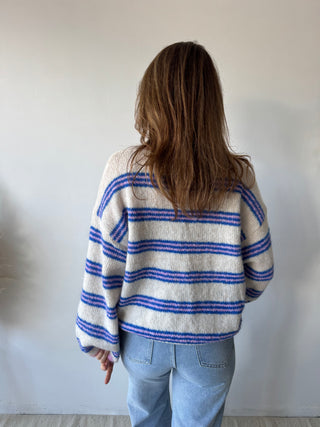 Pink detail blue striped knit