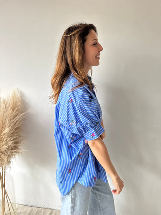 Oversized flowered blue blouse