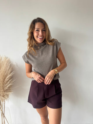 Burgundy belt short