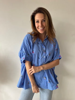 Oversized flowered blue blouse