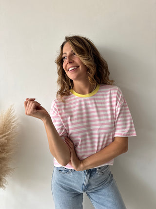 Yellow detail pink t-shirt