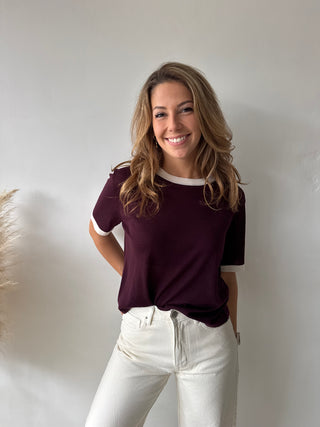White detail burgundy shortsleeve