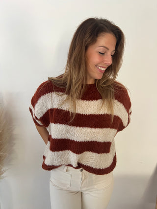 Gold details brick white short sleeve sweater