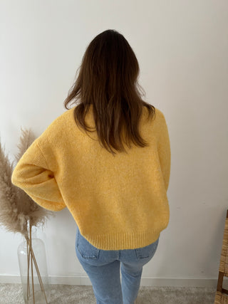Simple yellow knit
