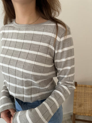 Wide sleeves grey striped top