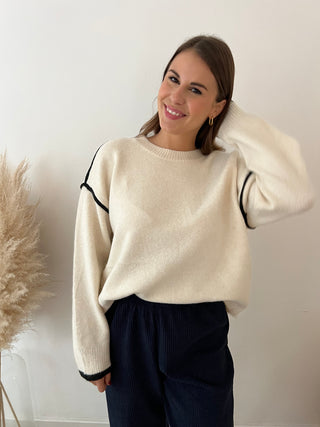 Black details white soft knit