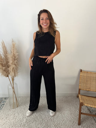 Black wavy pattern set