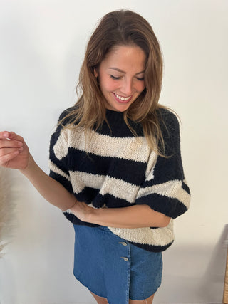 Gold details navy blue white sweater